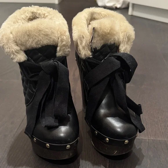 RED Valentino Black and Tan Heeled Boots - Picture 2 of 8